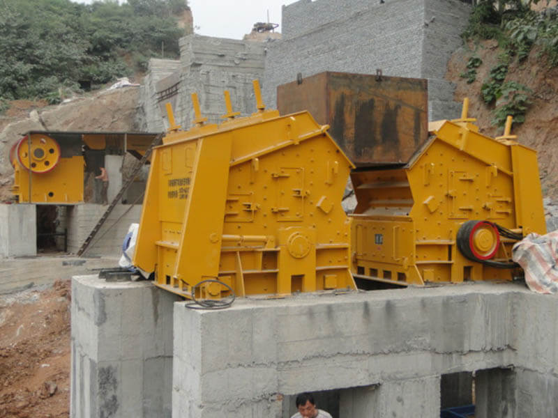 铁矿反击式破碎机